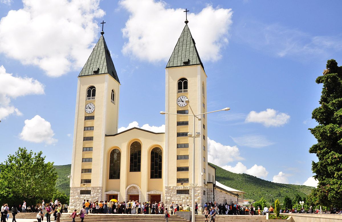 1200px-Saint_James_Church_(St._Jakov)_Medjugorje_-_Hotel_Pansion_Porta_-_Bosnia_Herzegovina_-_Creative_Commons_by_gnuckx_(4695237966)